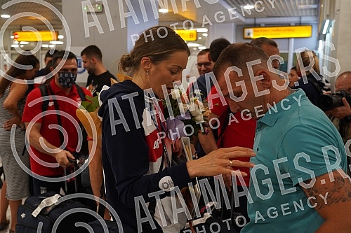 The women's volleyball national team of Serbia, which won a bronze medal at the Games in Tokyo, arrived in Belgrade, and on that occasion a press conference was held at the Nikola Tesla Airport.Zenska odbojkaska reprezentacija Srbije, koja je na Ig