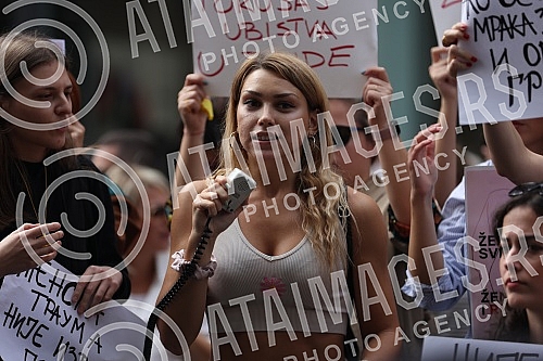 In front of the building where the editorial office of the daily Informer is located, a second protest was held in the organization of Women's Solidarity due to the publication of an interview with serial rapist Igor Milosevic.Ispred zgrade u kojoj