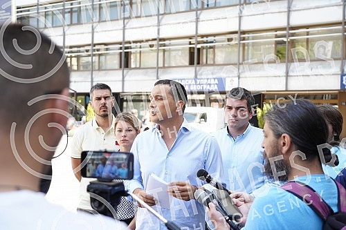 Serbian coalition NADA consisting of New DSS, POKS of Vojislav Mihailovic and 25 citizens' associations, organized a media conference in front of the City Administration, where it sent a request to the city authorities in Belgrade to extend the prote