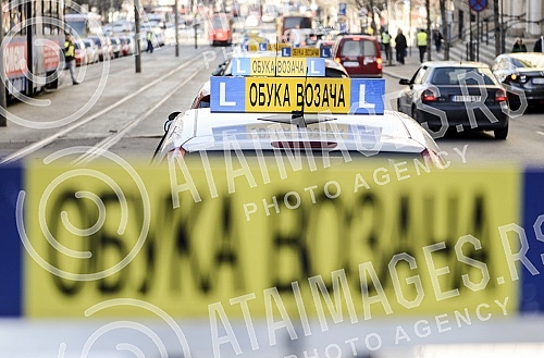 Protest of employees in auto-schools who are demanding the abolition of the provision on re-placement of licenses for instructors, lecturers and examiners.Protest zaposlenih u auto-skolama koji traze ukidanje odredbe o ponovnom polaganju licence za 