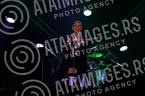 Massimo Savic performed for the first time on the cult scene of Tasmajdan.Massimo Savic je prvi put nastupio na kultnoj sceni Tasmajdana.