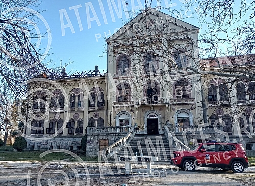 A big fire broke out last night in Arandjelovac in the abandoned hotel Staro zdanje from the time of Obrenovic, but firefighters quickly localized the fire.
Sinoc je u Arandjelovcu u napustenom hotelu Staro zdanje iz vremena Obrenovica, izbio velik A big fire broke out last night in Arandjelovac in the abandoned hotel Staro zdanje from the time of Obrenovic, but firefighters quickly localized the fire.
Sinoc je u Arandjelovcu u napustenom hotelu Staro zdanje iz vremena Obrenovica, izbio velik