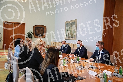 At the Palace of Serbia, Minister of Labor, Employment, Veterans' Affairs and Social Affairs Darija Kisic Tepavcevic met with Minister of Health and Social Welfare of the Republic of Srpska Alen Seranic.
U Palati Srbija ministarka za rad, zaposljava At the Palace of Serbia, Minister of Labor, Employment, Veterans' Affairs and Social Affairs Darija Kisic Tepavcevic met with Minister of Health and Social Welfare of the Republic of Srpska Alen Seranic.
U Palati Srbija ministarka za rad, zaposljava