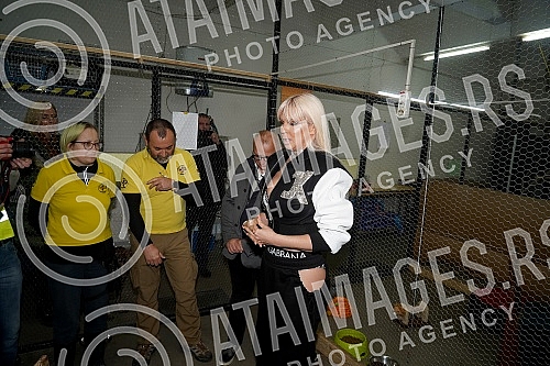 Singer Jelena Karleusa and Deputy Mayor Goran Vesic visited the association Animal Rescue Serbia.Pevacica Jelena Karleusa i zamenik gradonacelnika Goran Vesic obisli su udruzenje Animal Rescue Serbia.