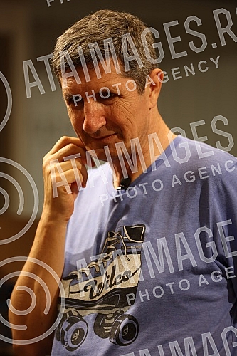 A literary evening with Anto Tomic, an award-winning Croatian writer, journalist and screenwriter, was held in the Bukmarker cafeteria, in the Delfi SKC bookstore.Knjizevno vece s Antom Tomicem, nagradjivanim hrvatskim piscem, novinarom i scenarist