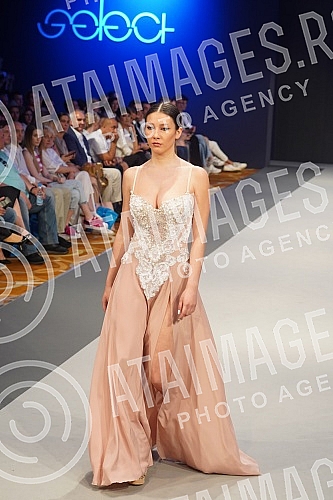 Zvonko Markovic fashion show powered by ASUS was held as part of the 34th Zepter Fashion Selection at the Hyatt Hotel.U sklopu 34. Zepter Fashion Selectiona u hotelu Hyatt odrzana je modna revija Zvonko Markovic powered by ASUS.