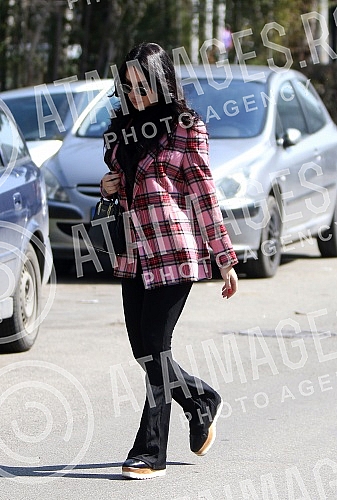 Katarina Lazic comes to the police to give a statement regarding the alleged attack on Sonja Vuksanovic.Katarina Lazic dolazi u policiju da da izjavu povodom navodnog napada Sonje Vuksanovic.