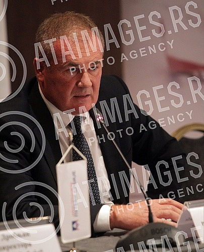 At the Metropol Hotel, the public company Putevi Srbije presented the winter road maintenance plan.U hotelu Metropol javno preduzece Putevi Srbije je predstavilo plan zimskog odrzavanja puteva.