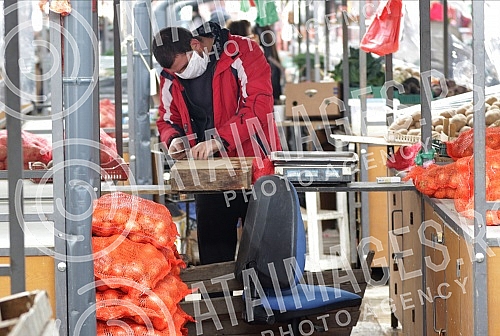 Markets in Belgrade are open three days a week, starting Thursday.Pijace u Beogradu rade tri dana nedeljno, od cetvrtka.