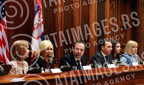 In the small hall of the House of the National Assembly, a conference was held on the topic: National research on the factors that contribute to the effect of the glass ceiling for women in business.U maloj sali Doma Narodne skupstine odrzana je ko