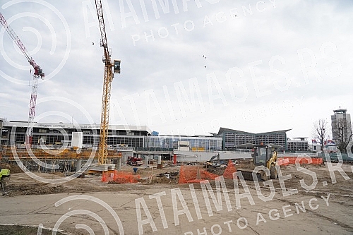 Extensive infrastructure works on the modernization of Belgrade Airport began in early 2020 and are aimed at increasing capacity and improving user experience and comfort. Obimni infrastrukturni radovi na modernizaciji beogradskog aerodroma zapocet