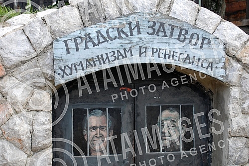 Drvengrad the movie ethno village of Mokra Gora, a village at the turn of Zlatibor and Tara, who is director Emir Kusturica built on a hill Mecavnik.Drvengrad, filmsko i etno selo izmedju Zlatibora i Tare koje je reditelj Emir Kusturica izgradio na 