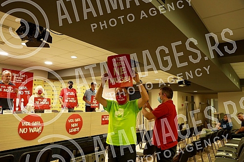 Protest group press conference Look, Gari, no way! which first met a year ago.Konferencija za novinare Protestne grupe Vidi, Gari ne moze! koja se prvi put okupila pre godinu dana
