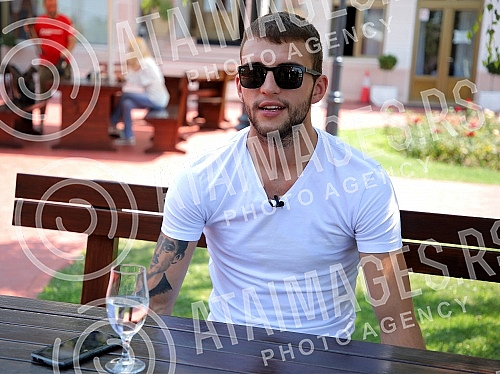 Boxer Veljko Raznatovic in the camp on Avala where he trains. Bokser Veljko Raznatovic u kampu na Avali gde trenira.