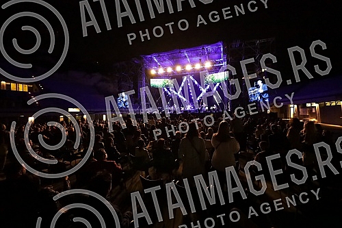 Massimo Savic performed for the first time on the cult scene of Tasmajdan.Massimo Savic je prvi put nastupio na kultnoj sceni Tasmajdana.