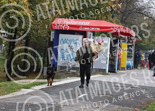 President of the Serbian right Misa Vacic on a walk with his pet Rottweiler Atila. Predsednik Srpske desnice Misa Vacic u setnji sa ljubimcem rotvajlerom Atilom.