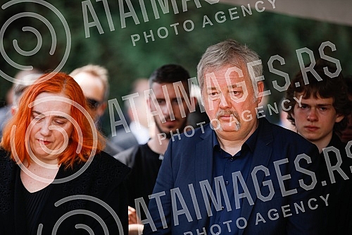 One of the best football players and coaches in Bosnia and Herzegovina ever Ivica Osim was buried in the Alley of the Greats at the Bare City Cemetery in Sarajevo.
Jedan od najboljih fudbalera i trenera Bosne i Hercegovine ikada Ivica Osim sahranje One of the best football players and coaches in Bosnia and Herzegovina ever Ivica Osim was buried in the Alley of the Greats at the Bare City Cemetery in Sarajevo.
Jedan od najboljih fudbalera i trenera Bosne i Hercegovine ikada Ivica Osim sahranje