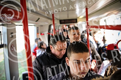 Red Star players have organized clubs with fans prior to the continuation of the Super League season - a tram ride through Belgrade.Fudbaleri Crvene zvezde organizovali su druzenje sa navijacima pred nastavak sezone u Superligi - voznjom tramvajem p