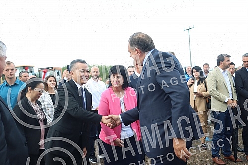 At the location of Garevac, near Modrica, a ceremony was held on the occasion of the beginning of the construction of the Vukosavlje - Brcko highway project.Na lokaciji Garevac, kod Modrice odrÅ¾ana je svecanost povodom pocetka realizacije projekta