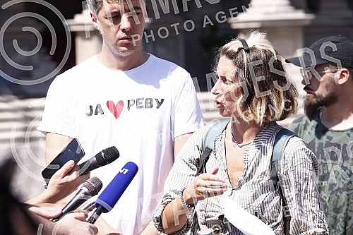 A press conference of the Environmental Uprising was held in front of the Belgrade City Assembly, where the Urban Project for the construction of the new port terminal in Belgrade was discussed.Ispred skupstine grada Beograda odrzana je konferencij