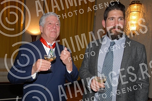 Dekretom predsednika Republike Francuske, Fransoa Olanda, prestolonaslednik Aleksandar Karadjordjevic odlikovan je najvisim francuskim odlikovanjem, ordenom Legije casti u rangu komandira. Orden urucila ambasadorka Republike Francuske u Srbiji Kristi