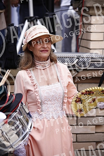 The Tourist Organization of Belgrade and the Association of Skadarlija Lovers have opened the tourist season in Skadarlija on the Plateau near the Skadarlija Fountain.Turisticka organizacija Beograda i Udruzenje ljubitelja Skadarlije su na Plato ko