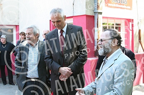 Representatives of SD Radnicki marked the 89th anniversary of the sports society by laying a wreath at the Red Cross and a memorial plaque to the heroes and members who gave their lives in the fight for freedom.
Predstavnici SD Radnicki polaganjem v Representatives of SD Radnicki marked the 89th anniversary of the sports society by laying a wreath at the Red Cross and a memorial plaque to the heroes and members who gave their lives in the fight for freedom.
Predstavnici SD Radnicki polaganjem v