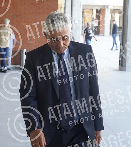 The retrial of former Grocka mayor Dragoljub Simonovic was due to begin in the Second Basic Court in Belgrade on charges that he incited other defendants to set fire to the house of Zig Info journalist Milan Jovanovic on December 12, 2018.
U Drugom The retrial of former Grocka mayor Dragoljub Simonovic was due to begin in the Second Basic Court in Belgrade on charges that he incited other defendants to set fire to the house of Zig Info journalist Milan Jovanovic on December 12, 2018.
U Drugom