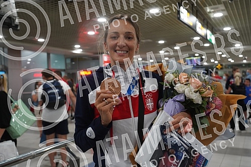 The women's volleyball national team of Serbia, which won a bronze medal at the Games in Tokyo, arrived in Belgrade, and on that occasion a press conference was held at the Nikola Tesla Airport.Zenska odbojkaska reprezentacija Srbije, koja je na Ig