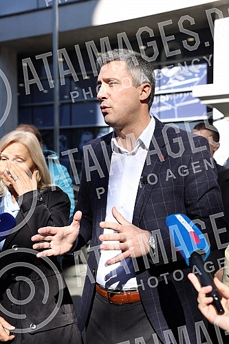President of the Serbian movement Dveri Bosko Obradovic and environmental activist prof. Dr. Dusko Kuzovic, held a press conference in front of the building of the Radio Television of Serbia, with the topic: 