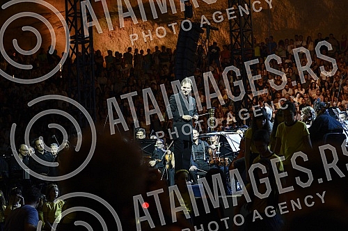 The Night of Music was held with the performance of Kolibri Choir, RTS Choir and Symphony Orchestra at the Tasmajdan Stadium.Odrzana Noc muzike uz nastup hora Kolibri, hora RTS i Simfonijskog orkestra na stadionu Tasmajdan. 