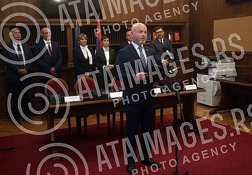 The Prime Minister of the Republic of Serbia, Ana Brnabic, attended the signing of the Memorandum of Cooperation on the development of a dual model of studies in higher education in the building of the Aviation Academy. Predsednica Vlade Republike 