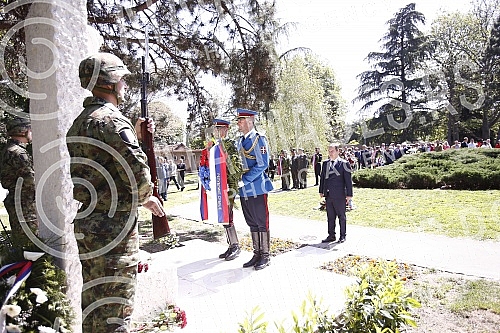 As part of the celebration of May 9, the Day of Victory over Fascism in World War II, representatives of the Ministry of Defense and the Serbian Army, the City of Belgrade and SUBNOR and participants in the Immortal Regiment laid wreaths at the Monum