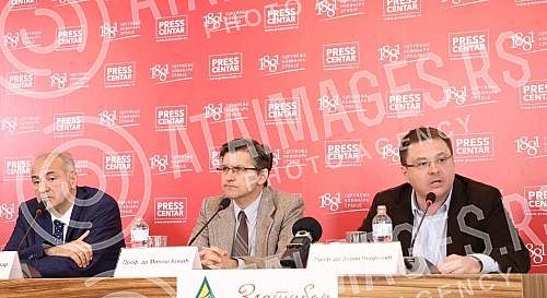 Catena mundi organized a press conference to discuss the imposition of sanctions on Russia.
Catena mundi je organizovala konferenciju za medije na kojoj je bilo reci uvodjenju sankcija Rusiji. Catena mundi organized a press conference to discuss the imposition of sanctions on Russia.
Catena mundi je organizovala konferenciju za medije na kojoj je bilo reci uvodjenju sankcija Rusiji.