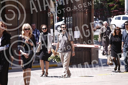 Veselin Vesa Simonovic, director and editor-in-chief of the Nova.rs portal, will be buried in the Alley of Merited Citizens at the New Cemetery in Belgrade, the family received condolences at 1:30 p.m., and the funeral service began at 2 p.m.Veseli