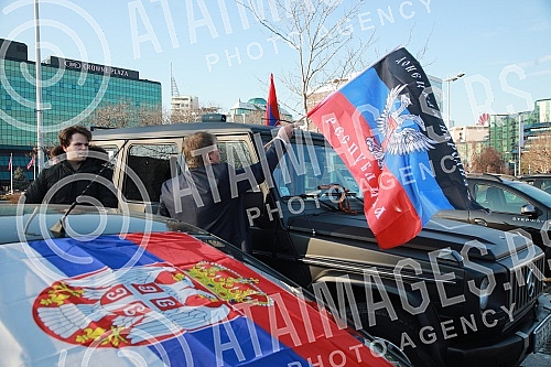 Driving a car called Z to win from the Sava Center to the Church of the Holy Trinity, next to the Church of St. Mark in support of Russia.Voznja automobilima pod nazivom Z za pobedu od Sava centra do hrama Svete Trojice, pored Crkve Svetog Marka u 