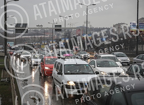 During the day, the busiest roads were blocked due to rain and New Year's euphoria.Tokom dana najprometnije saobracajnice bile su blokirane zbog kise i novogodisnje euforije