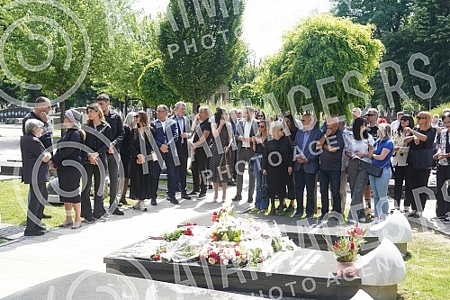 A memorial service on the occasion of the sixth anniversary of Milutin Mrkonjic's death was held in the Alley of Merited Citizens at the New Cemetery, and a QR code was placed on the tombstone, which when wrapped shows information about the late poli A memorial service on the occasion of the sixth anniversary of Milutin Mrkonjic's death was held in the Alley of Merited Citizens at the New Cemetery, and a QR code was placed on the tombstone, which when wrapped shows information about the late poli