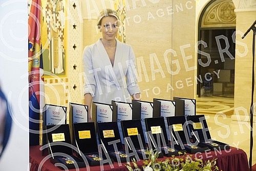 In the Crypt of the Church of St. Sava, the Dajana Paunovic Foundation awarded the Golden Order of St. Mother Anastasia to mothers with three or more children, who come from Central Serbia and Kosovo and Metohija.U Kripti Hrama Svetog Save majkama 