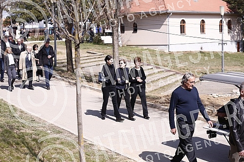 Writer, screenwriter, playwright, professor Milovan Vitezovic was buried in the Lesce cemetery in BelgradePisac, scenarista, dramaturg, profesor Milovan Vitezovic jsahranjen je na groblju Lesce u Beogradu.