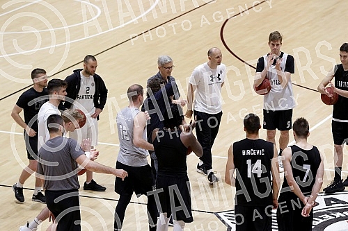 Andrea Trinchieri arrived in Serbia from Italy last night, and with the confirmation of the test at COVID-19, he received approval to be able to move around Serbia and hold trainings for Partizan basketball players, and the first training has already