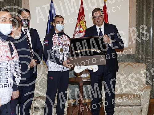 The President of the Republic of Serbia, Aleksandar Vucic, met with the winner of the bronze medal at the World Boxing Championship, Vladimir Mironcikov, and the delegation of the Boxing Association of Serbia. Predsednik Republike Srbije Aleksandar