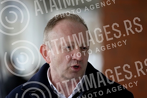 After three hearings of three lawsuits for texts published by Informer, the president of the Party of Freedom and Justice, Dragan Djilas, held a press conference in front of the Palace of Justice.Posle tri saslusanja po tri tuzbe za tekstove koje j