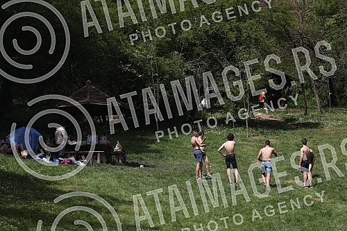 Citizens celebrate May 1, International Labor Day, on Kostunajka, and there are also trumpeters.Gradjani proslavljaju 1. maj, medjunarodni dana rada, na Kostunajku, a tu su i trubaci.