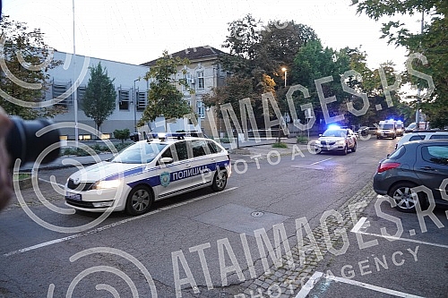 Children who were injured in a traffic accident in Bulgaria, when the bus overturned, arrived at the University Children's Clinic in Tirsova, where their treatment will continue.Deca koja su povredjena u saobracajnoj nesreci u Bugarskoj, kada se pr