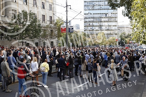 Lawyers protest against the disputed positions of the Supreme Court of Cassation (SCC) regarding the costs of processing bank loans and collecting insurance premiums.Protest advokata zbog spornih stavova Vrhovnog kasacionog suda (VKS) u vezi sa sa 