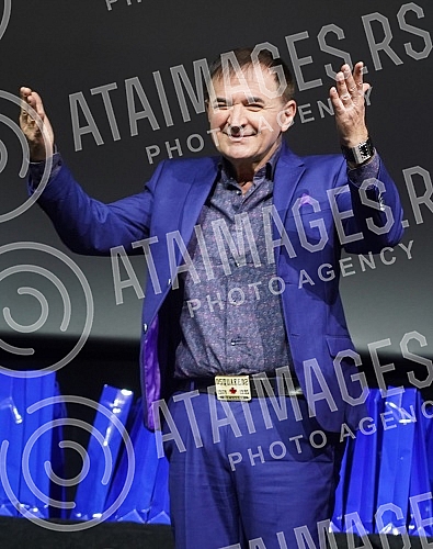 In the big hall of the Kombank hall, after a two-year break, the traditional SEMUS awards ceremony was organized for the most prominent pop and music artists in Serbia.U velikoj sali Kombank dvorane, posle dve godine pauze organizovana je tradicion