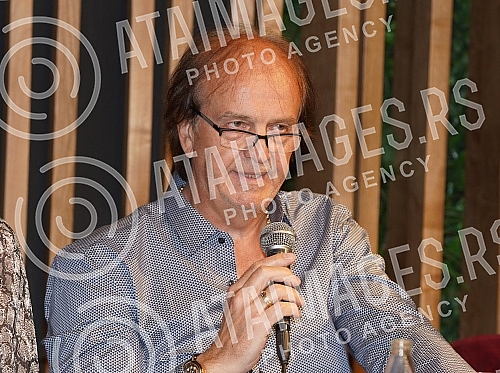 In the Kombank Hall, in the Jazz Canteen in Lisbon, the Plan B Foundation was promoted with the premiere of the first single from the 