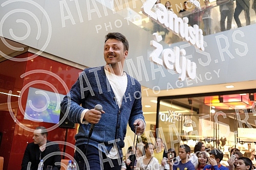 U Trznom centru USCE Shopping centar odrzano druzenje sa ucesnicima Eurosonga (Eurosong 2015 - Wiena). Ucestovali su: Bojana Stamenom (Srbija/Serbia), Nenad Knezevic - Knez (Crna Gora/Montenegro), Daniel Kajmakoski (Makedonija/FYROM) i Eduard Romanyu