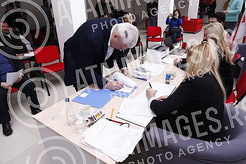 In the premises of the Social Democratic Party, the collection of signatures in support of the lists for the parliamentary and Belgrade elections was organized.U prostorijama Socijaldemokratske stranke organizovano je prikupljanje potpisa podrske l